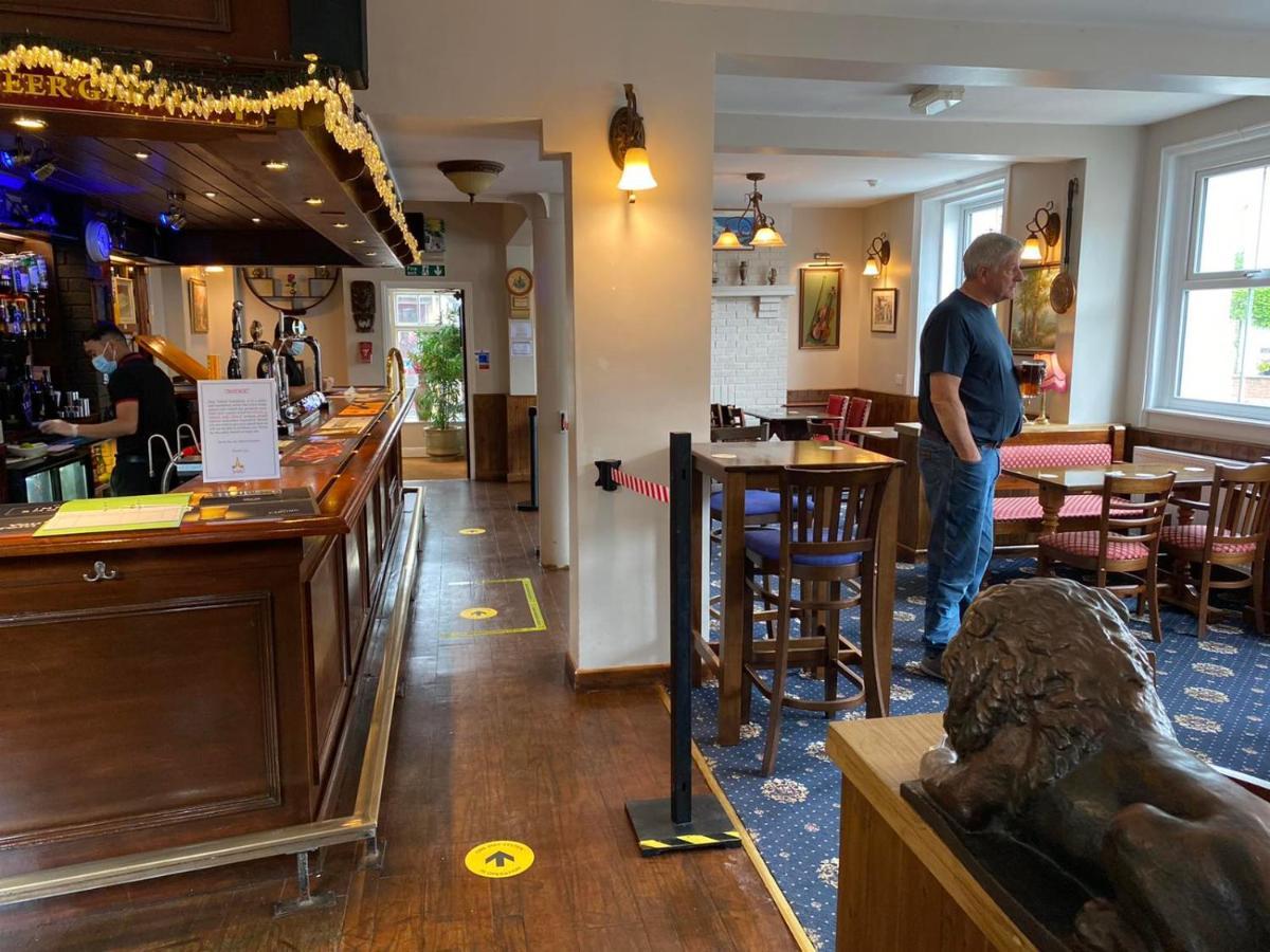 Lion And Fiddle Hotel Trowbridge Exterior foto